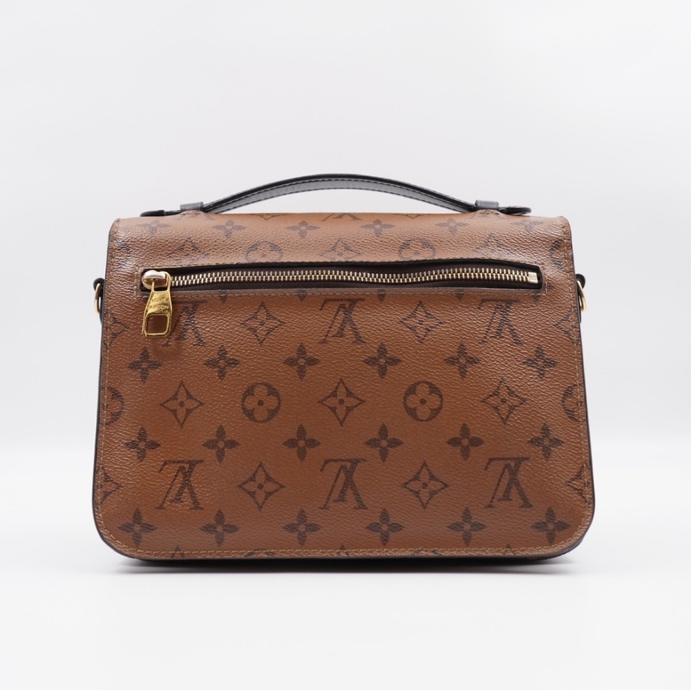 CF01 💟 Louis Vuitton Reverse Monogram Pochette M… - image 3